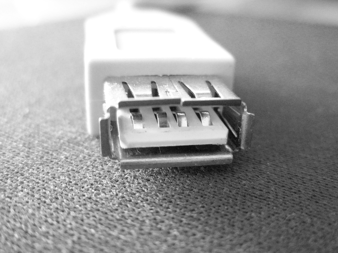 電腦連接電視，簡(jiǎn)單實(shí)用的連接方式指南